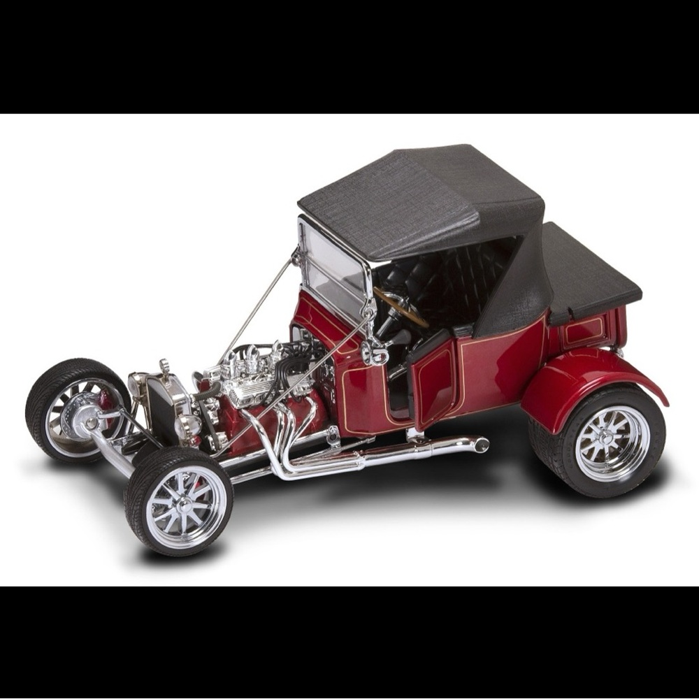 Road Signature Collection Famous 1923 Ford T-Bucket Christmas Red Gold Hot Rod